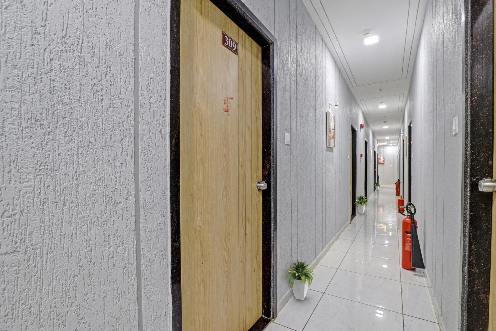 Hotel O Royal Orbit Surat Ngoại thất bức ảnh