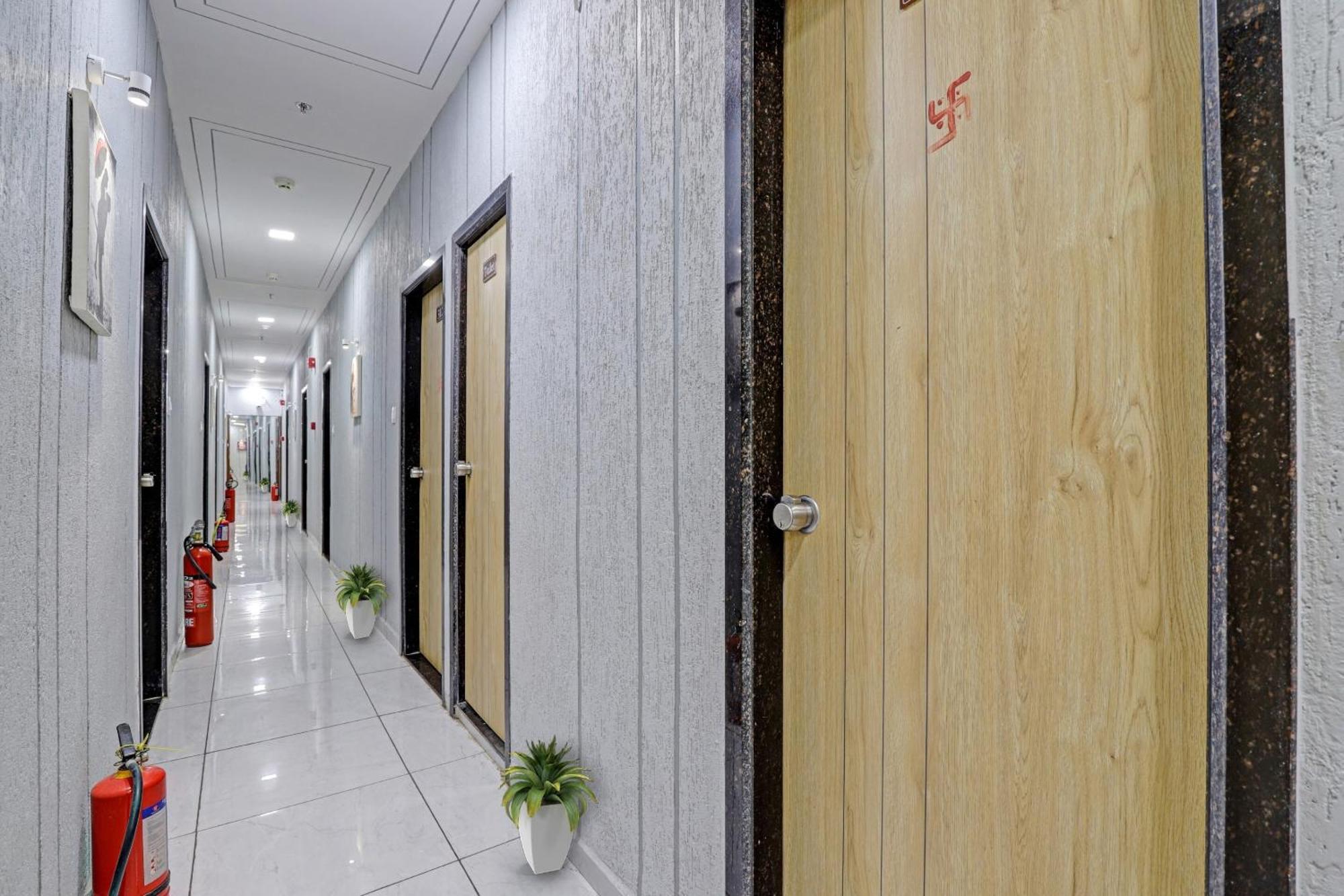 Hotel O Royal Orbit Surat Ngoại thất bức ảnh