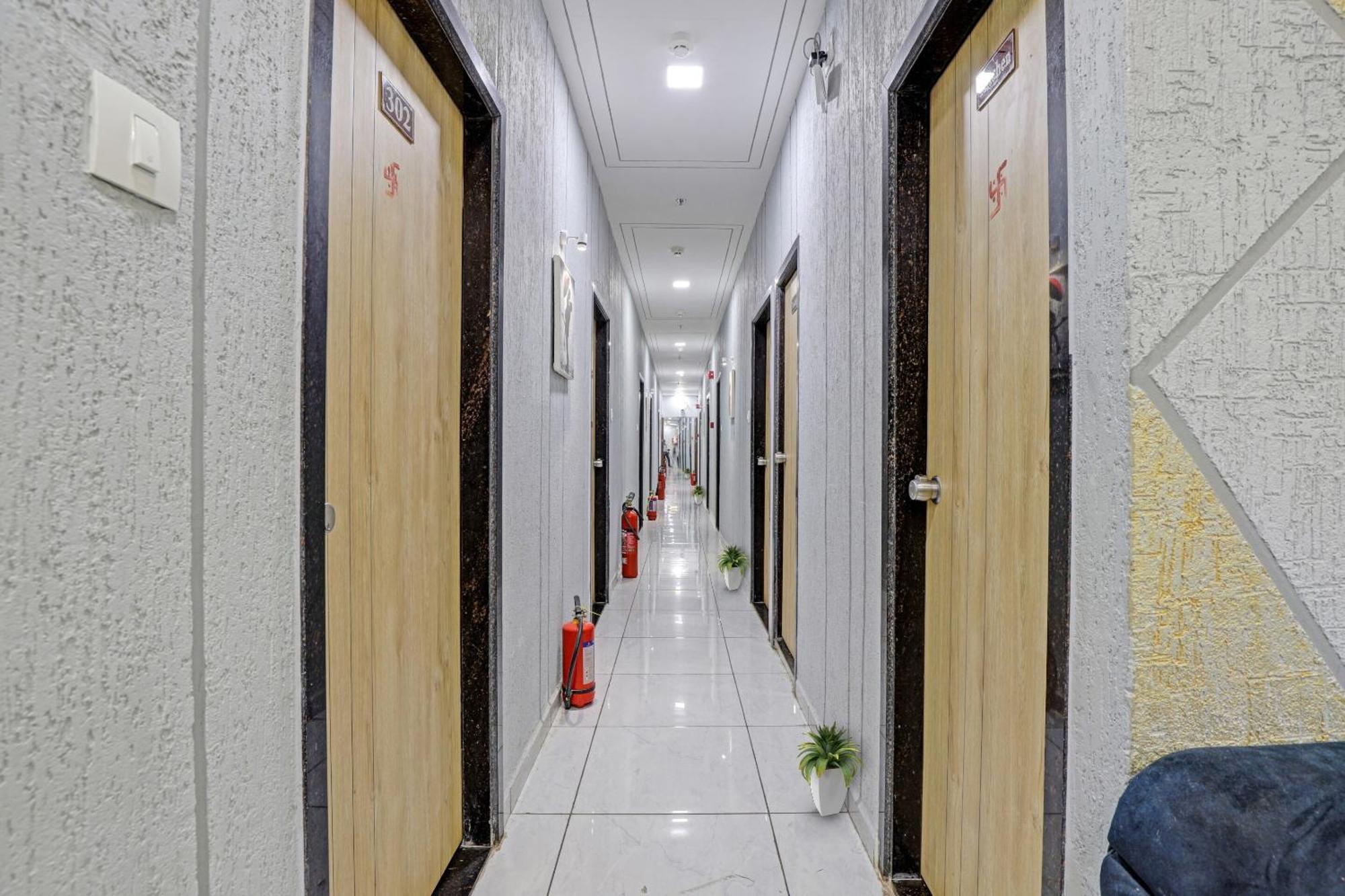 Hotel O Royal Orbit Surat Ngoại thất bức ảnh