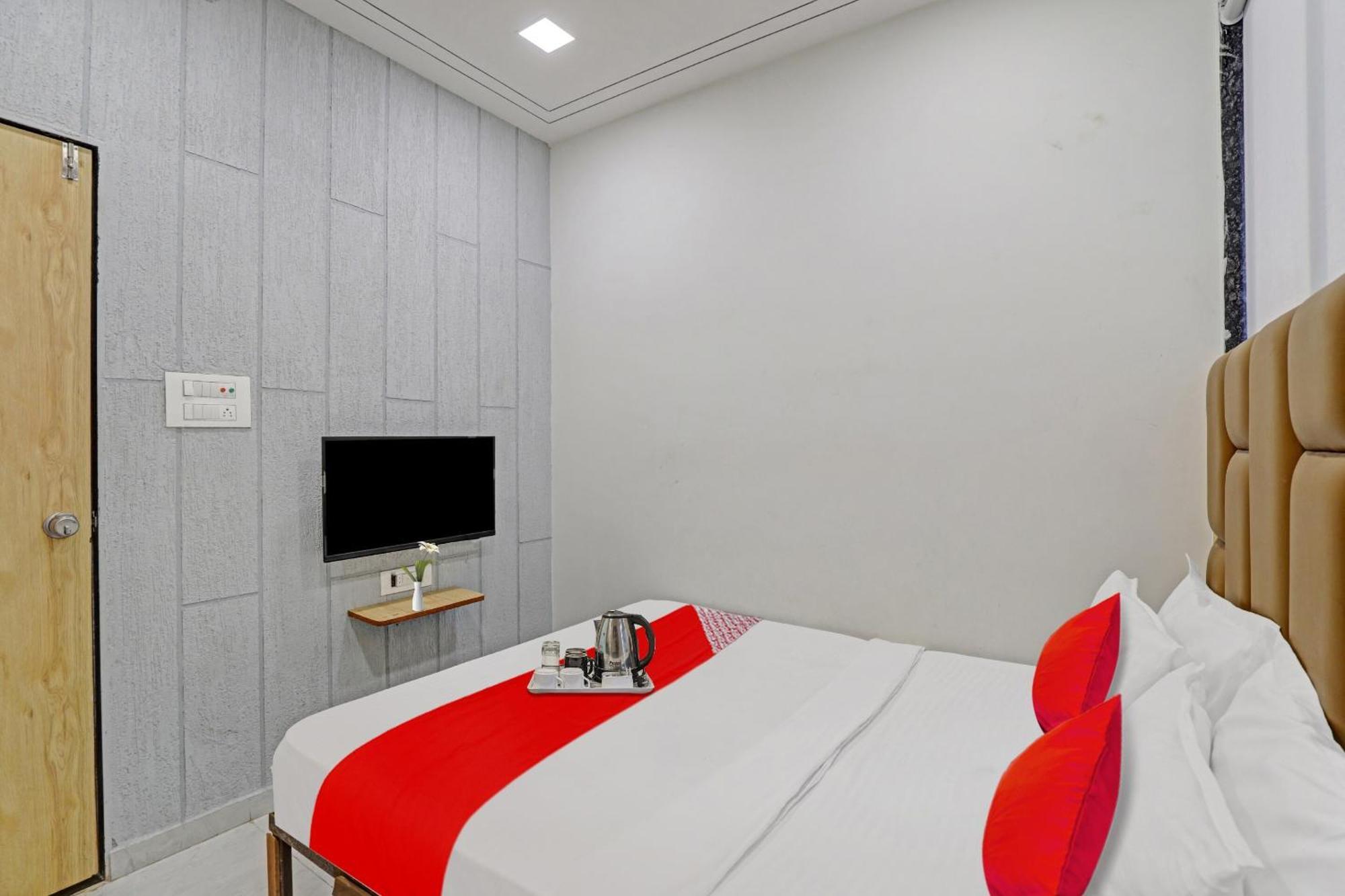 Hotel O Royal Orbit Surat Ngoại thất bức ảnh
