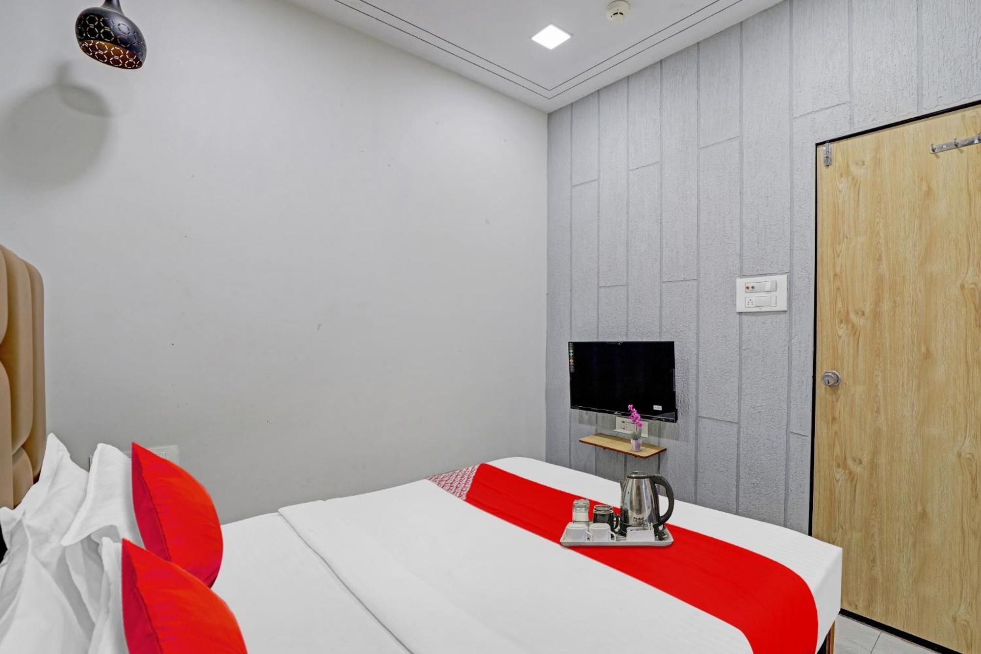 Hotel O Royal Orbit Surat Ngoại thất bức ảnh